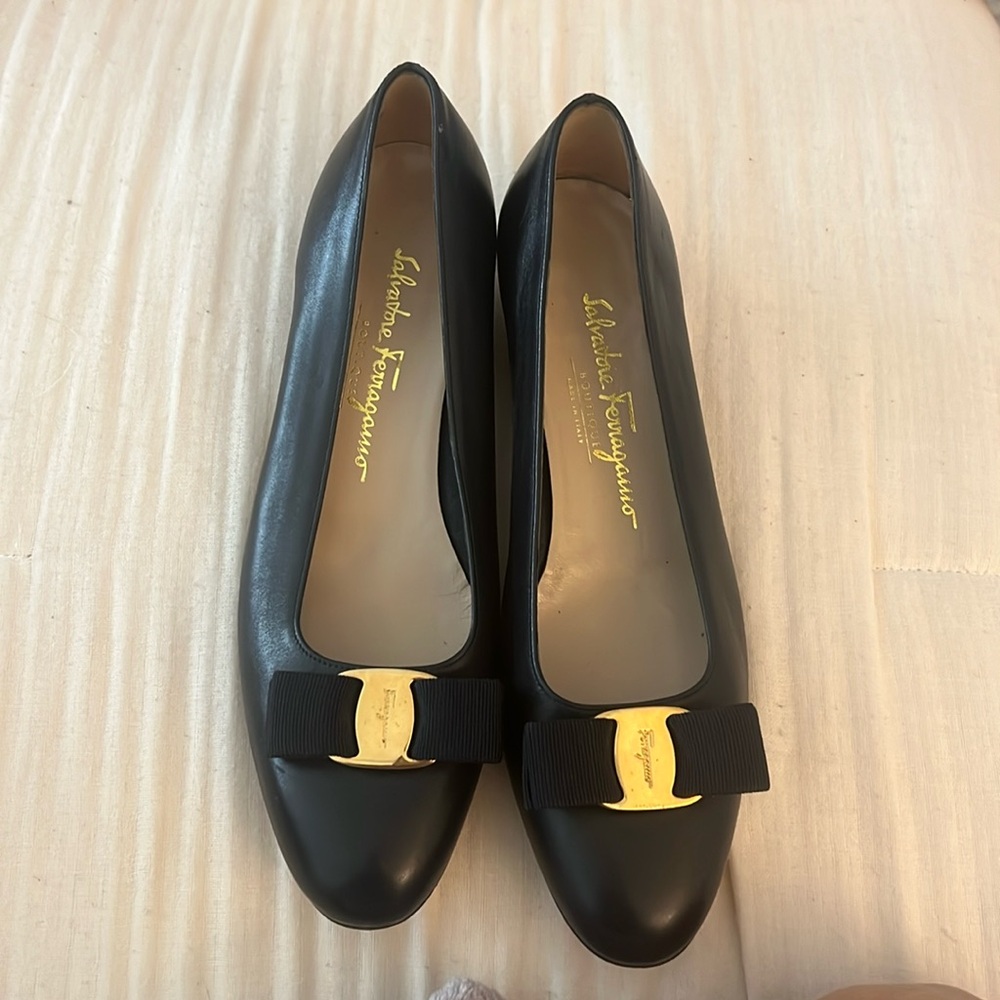 Salvatore ferragamo Vara pump navy blue